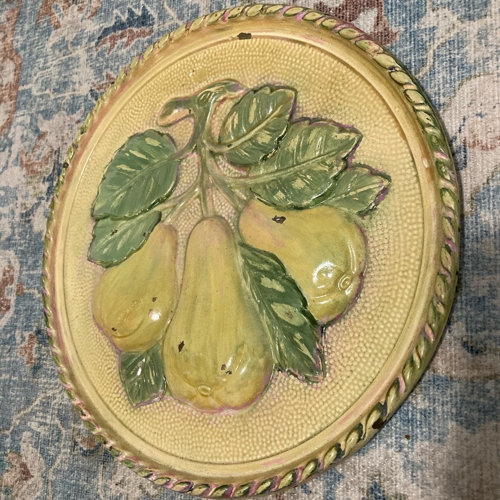 Vintage brass foil art pear hanging made in England - Picture 2 of 4